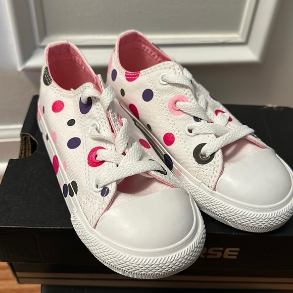 Girls converse sneakers - Picture 1 of 4